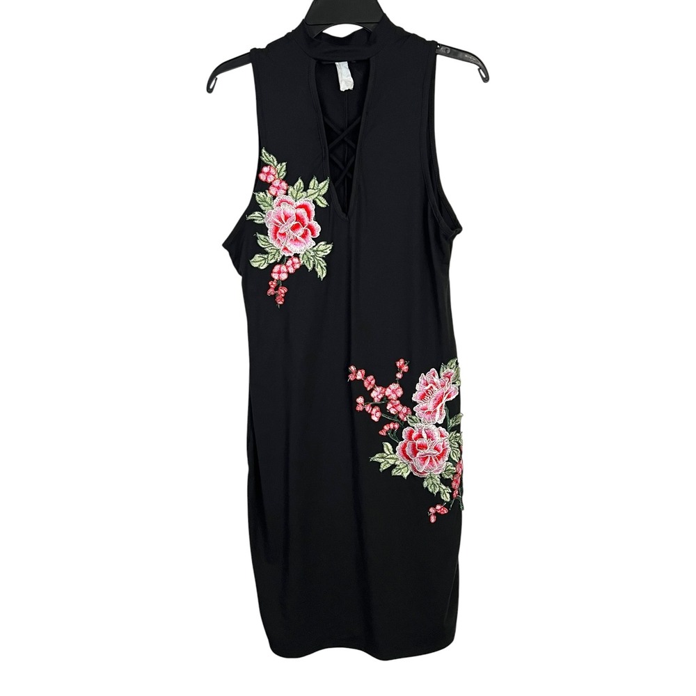 Minette Women's Black Floral Embroidered Mock Neck Lattice Keyhole Shift Dress